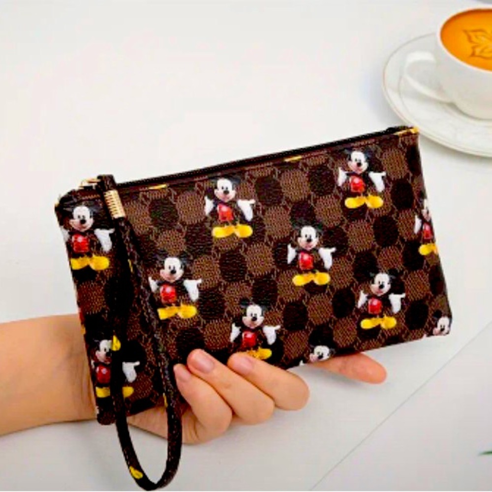 Pretty Disney wallet 😍🤎